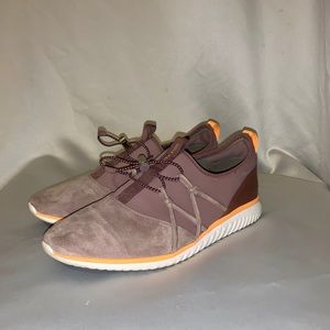 Cole Haan, Studio grand